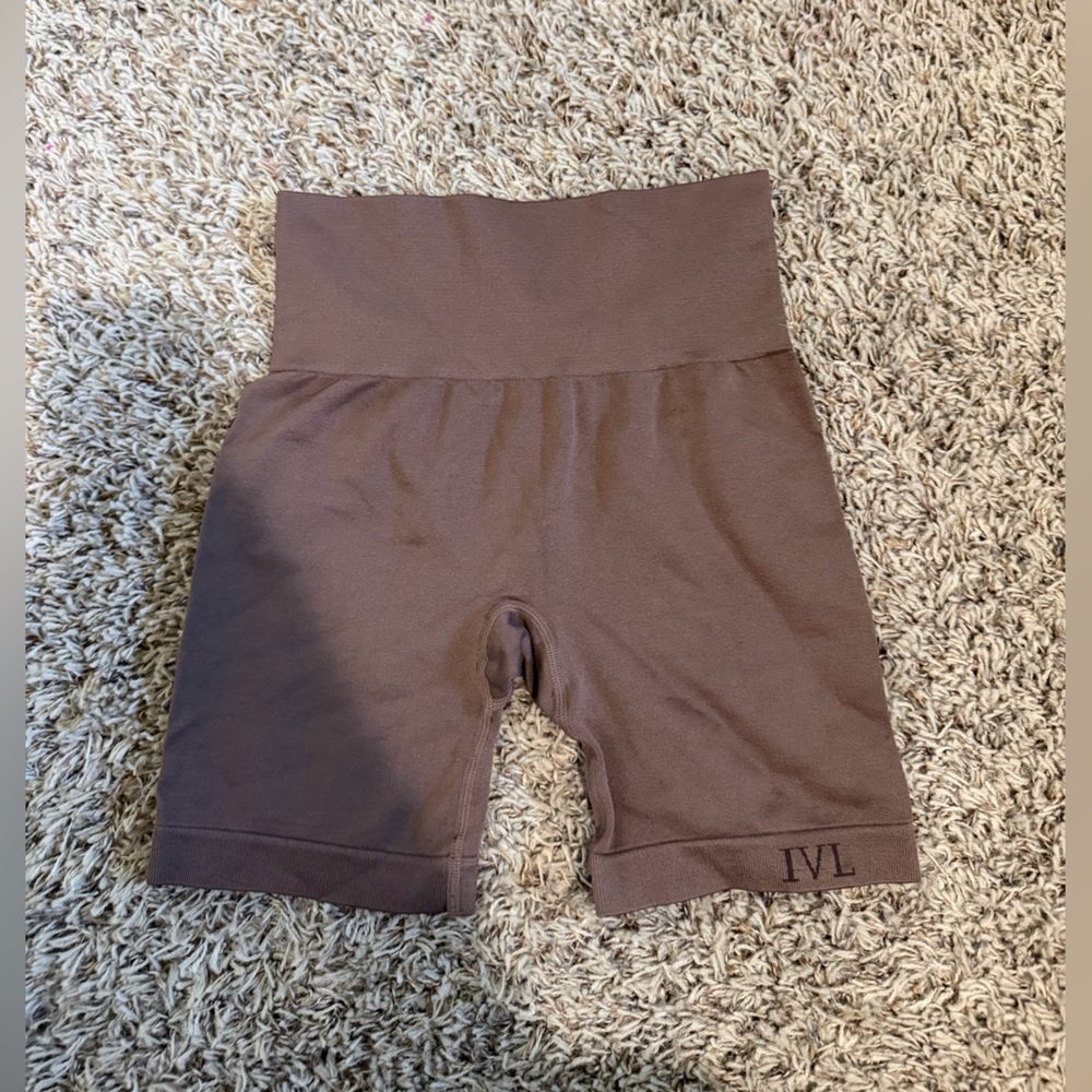 High-Rise Brown Seamless Bike Shorts with Logo Waistband